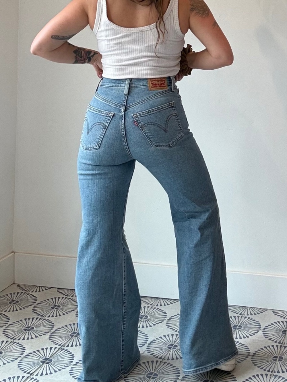 Levi’s Ribcage Bell Bottom Jeans - Size 26